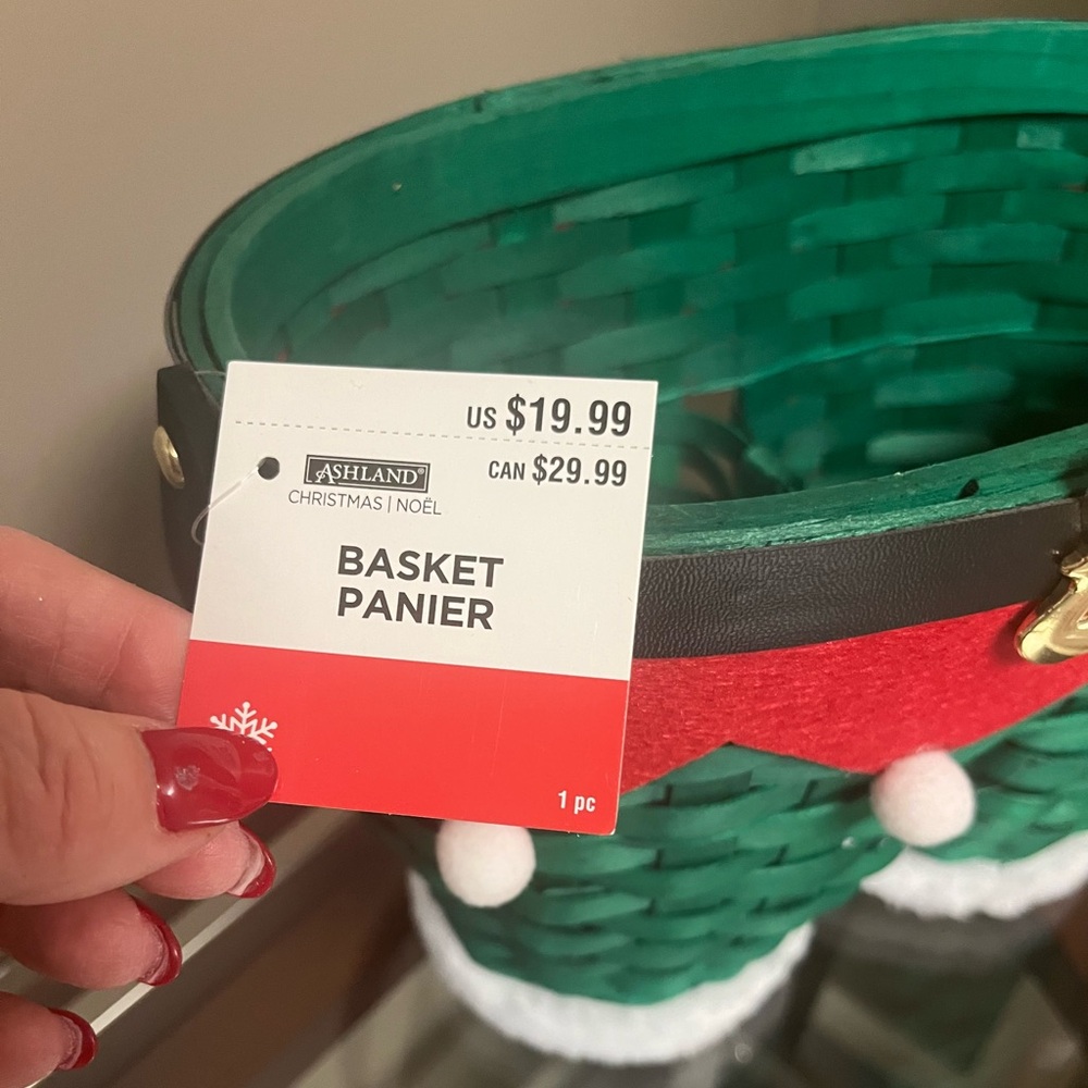 Christmas Beverage Bottle Gift Basket
NEW - Picture 2 of 4